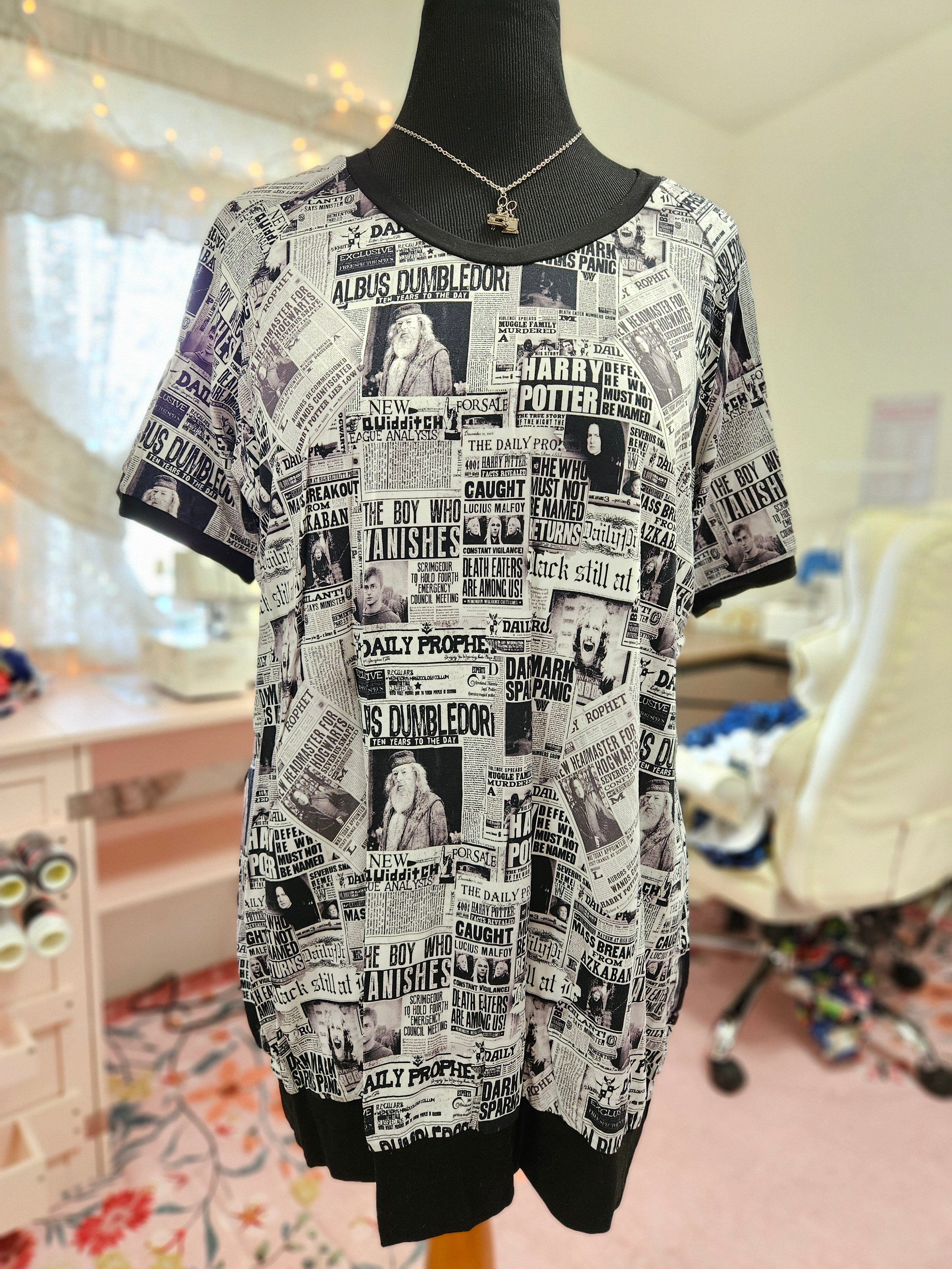 NEW Women's XXL HP Newsprint Dolman T-Shirt BL