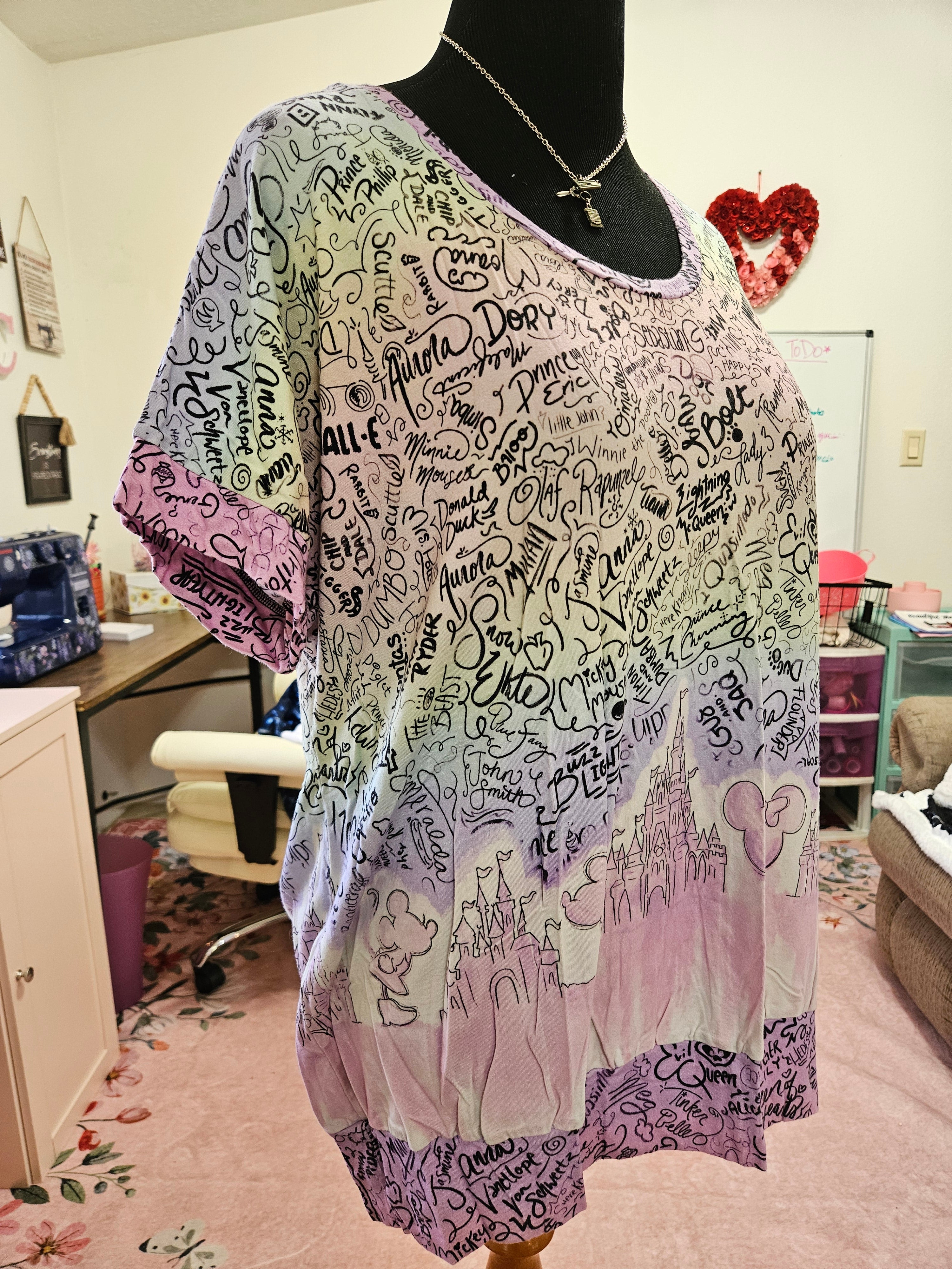 NEW Women's XL Disney Signatures w/ Castles Border Dolman Top BL