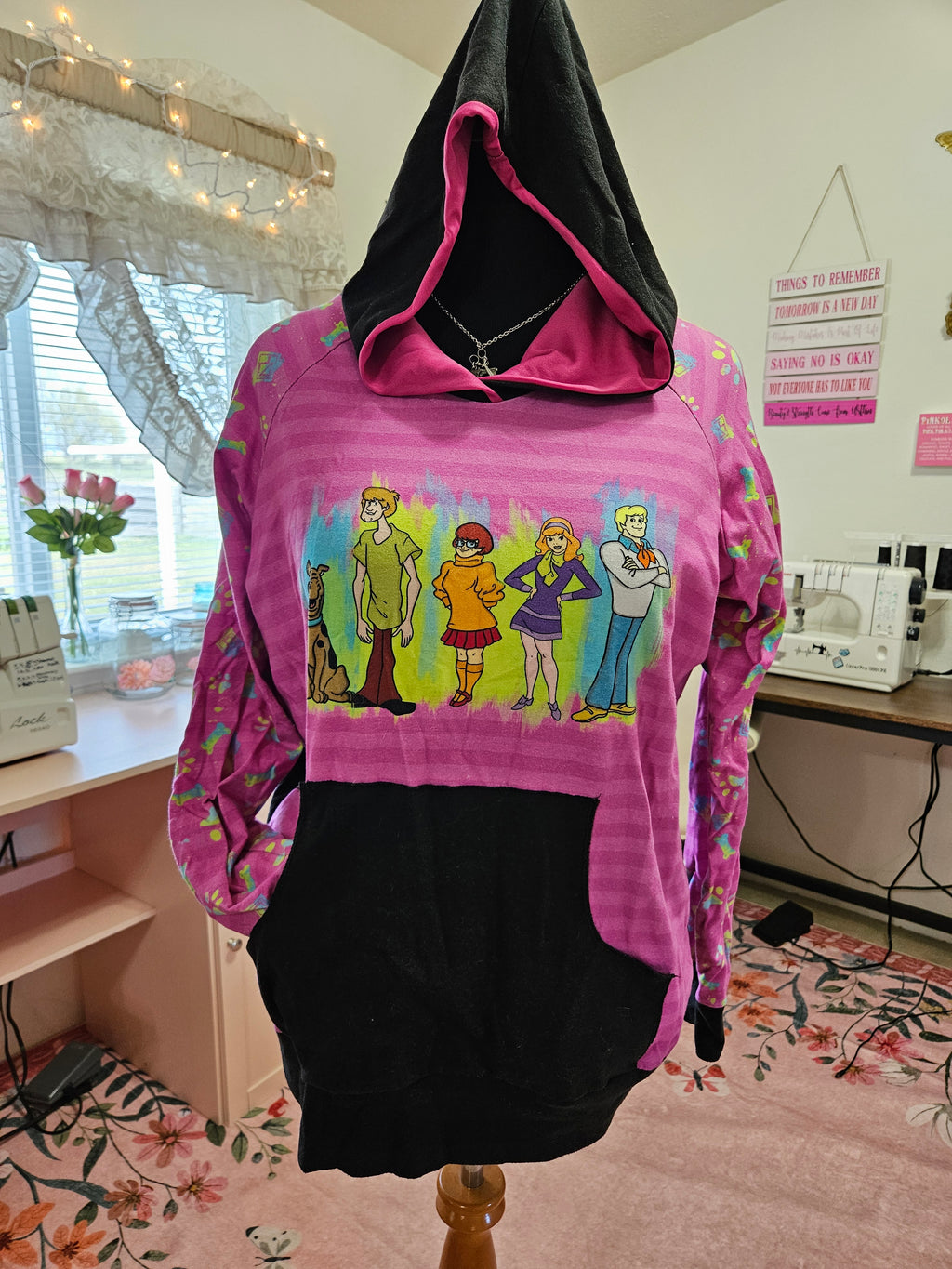 Women's XL Pink Scooby Doo Hoodie CL
