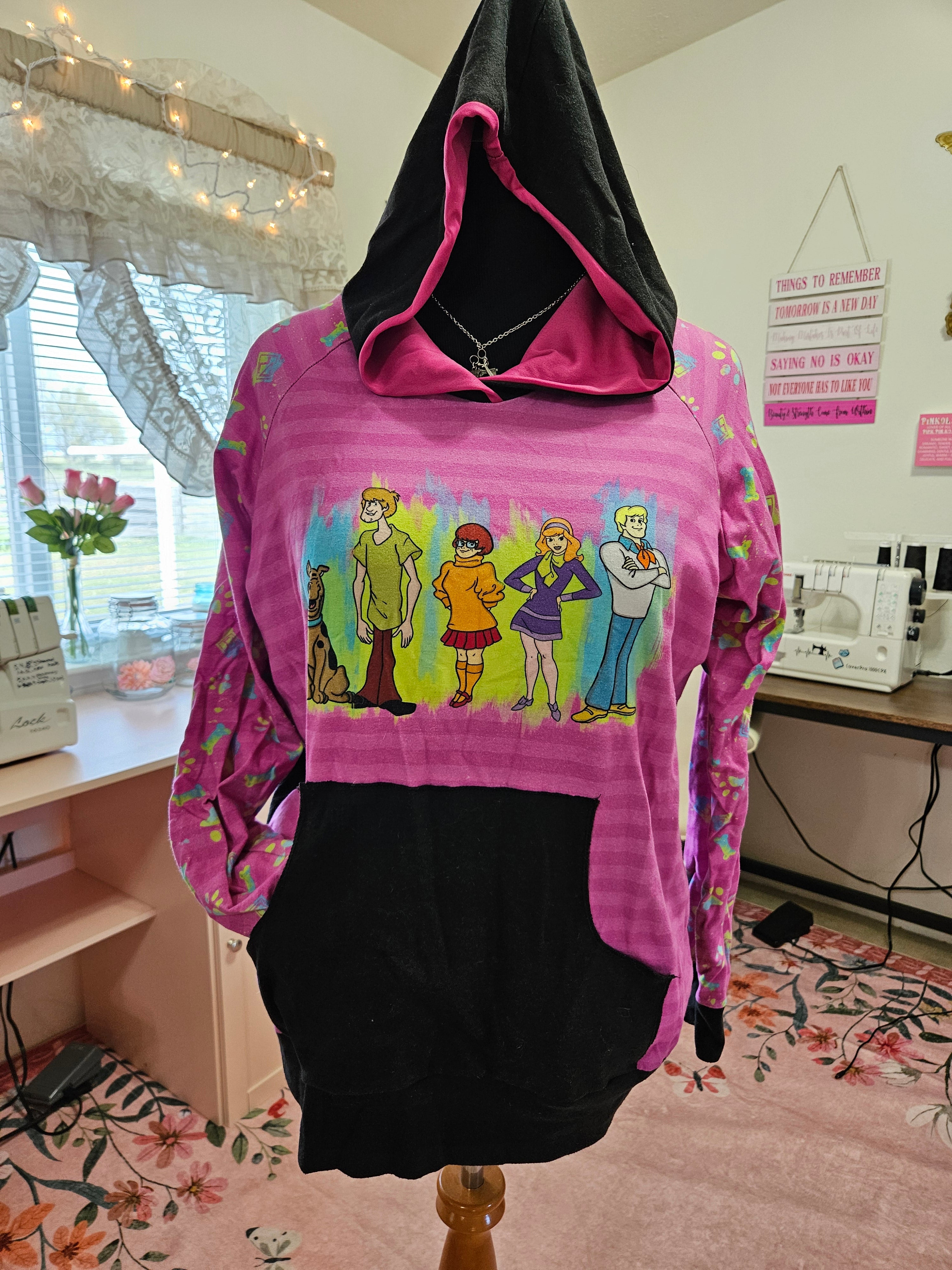 Women's XL Pink Scooby Doo Hoodie CL