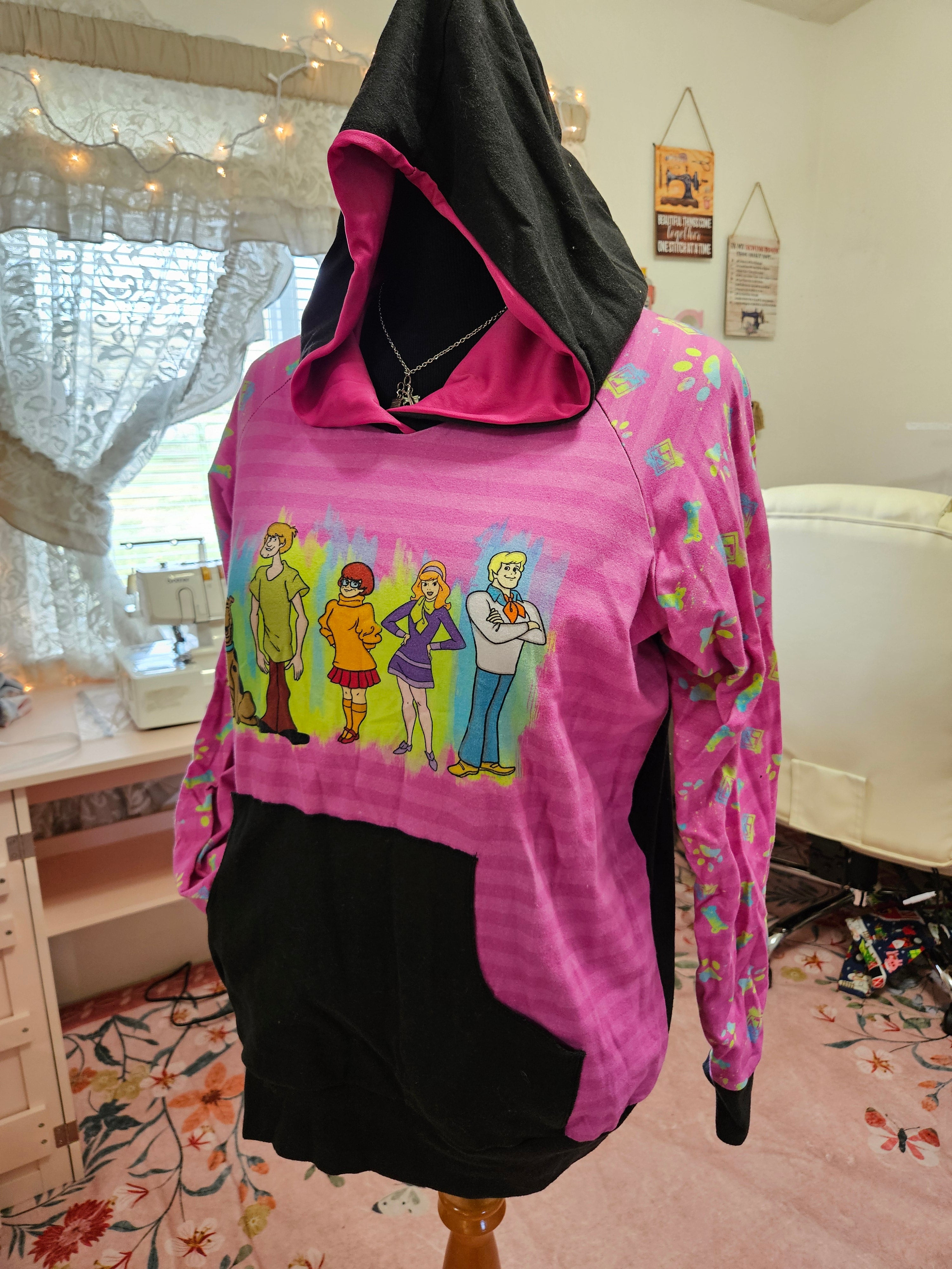 Women's XL Pink Scooby Doo Hoodie CL