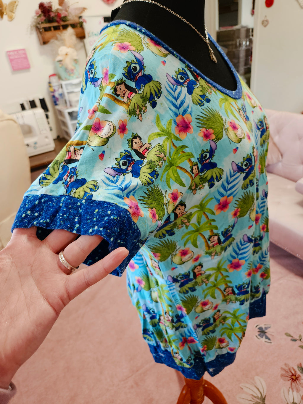 NEW Women's XXL Lilo & Stitch Aloha Dolman Top BL