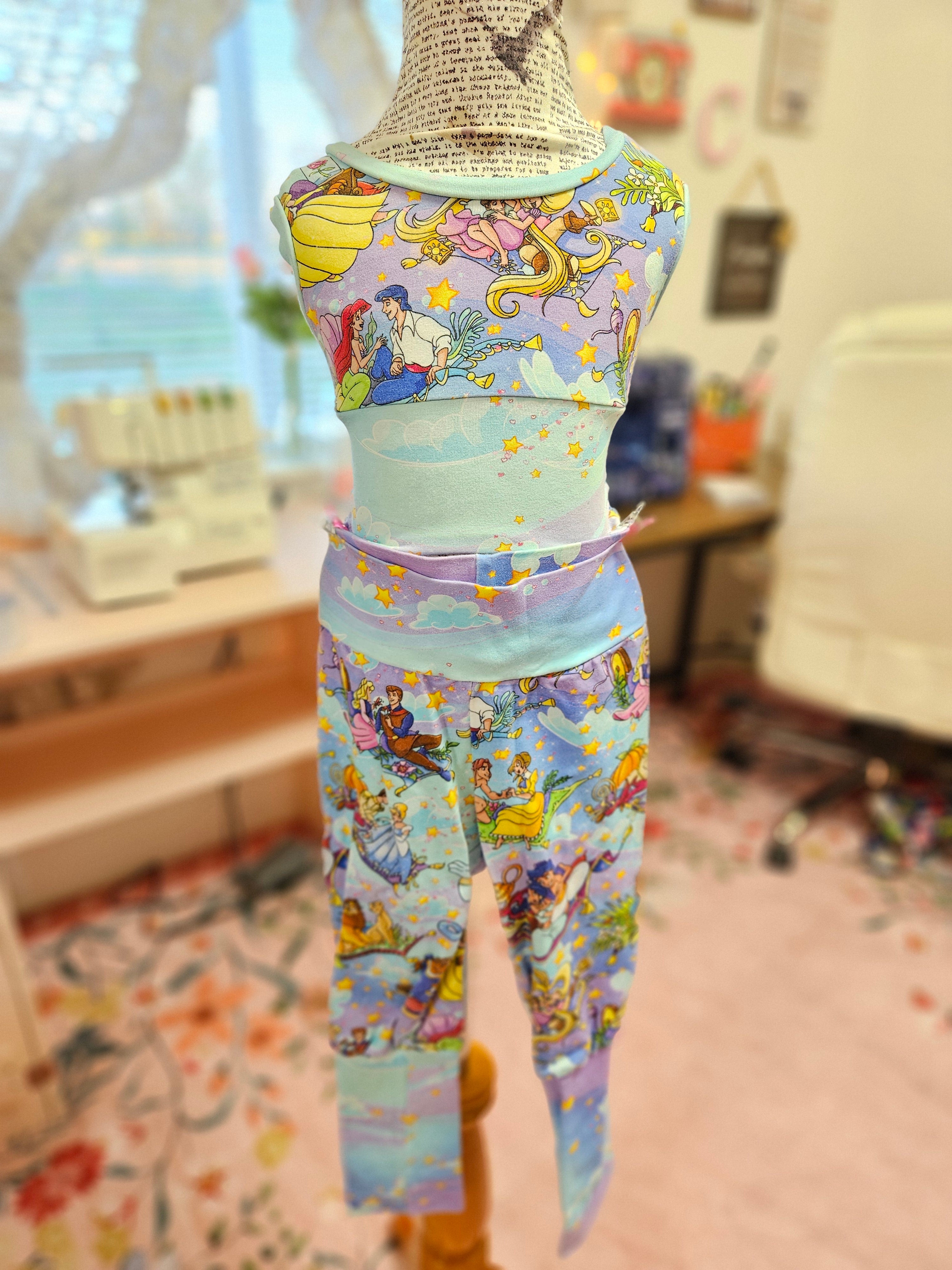GIRL'S Grow w/ Me 2 Piece Disney Flying Carpets Princesses & Princes 2T/4T
