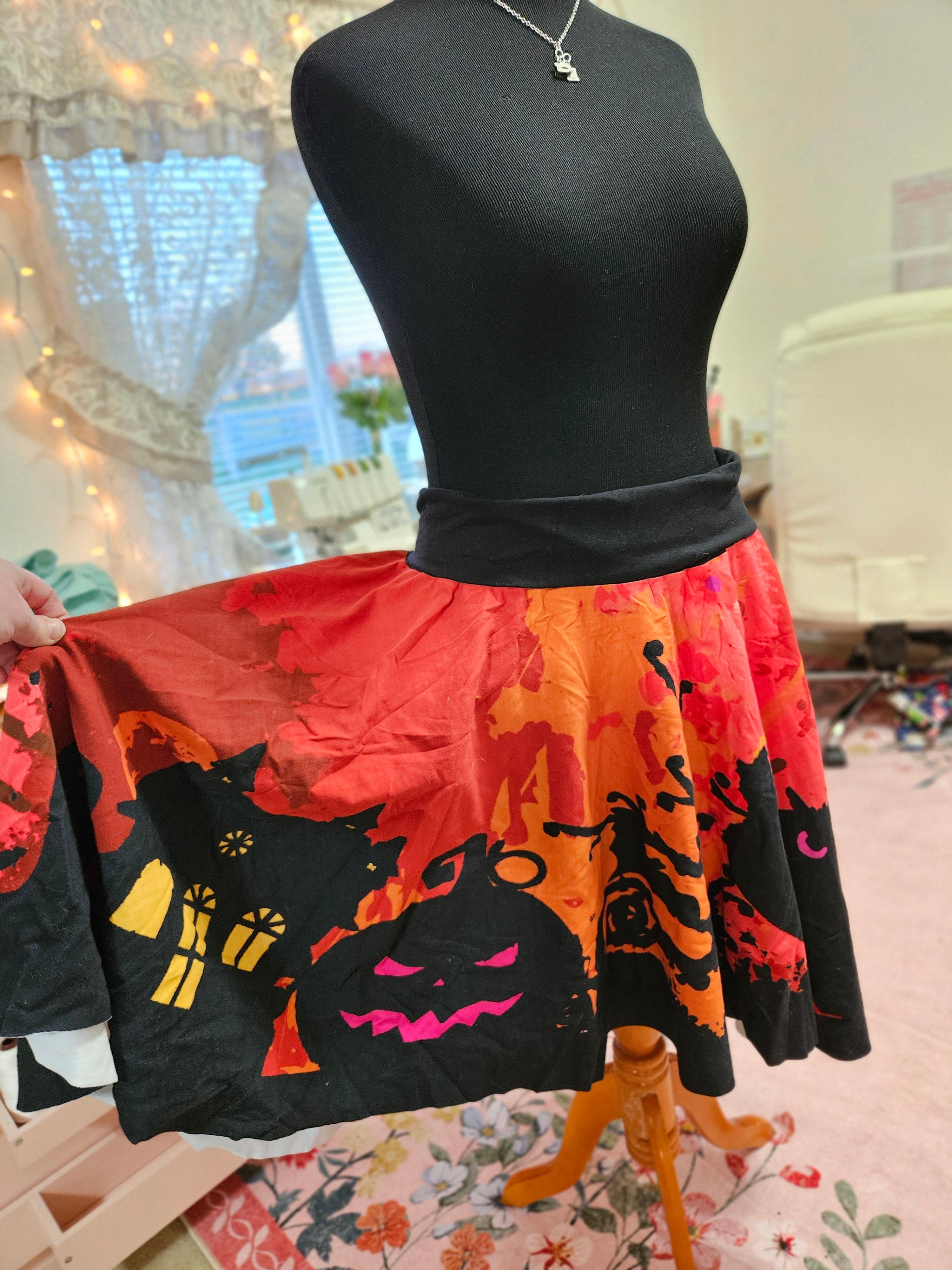 Women's XXL Halloween Circle Skirt w/ Yoga Band - New/washed